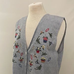 Maggie & Max Lightweight Striped Chambray Embroidered Floral Vest Cottagecore